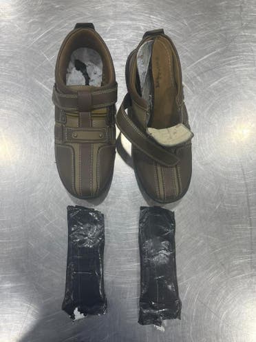 Dubai Customs have uncovered 880 grams of pure heroin that an Asian traveler had concealed in packages stuffed inside suitcase poles, a laptop, and in shoe soles. (Supplied: Dubai Customs)