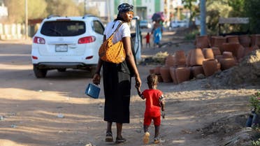 سوڈانی جھڑپوں کی وجہ سے خرطوم میں اپنے گھروں سے بھاگ رہے ہیں - اے ایف پی