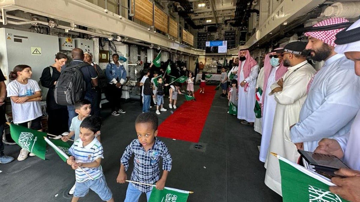 Image:السعودية تجلي العشرات من مواطنيها ورعايا دول أخرى من السودان