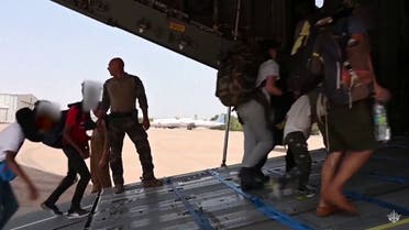 صور متداولة لعملية إجلاء بعثات فرنسية من السودان عبر قاعدة جيبوتي 