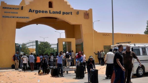 طوابير شاحنات معلقة على الحدود البرية بين مصر والسودان