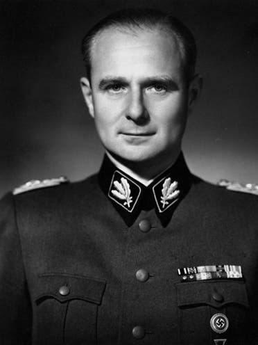 صورة للمسؤول النازي بقوات الأس اس وولف