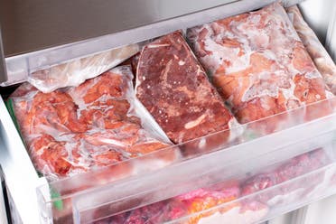 الطرق الصحيحة لتخزين الطعام.. أخطاء شائعة في تخزين الأطعمة في الثلاجة