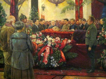 لوحة زيتية تجسد جنازة لينين