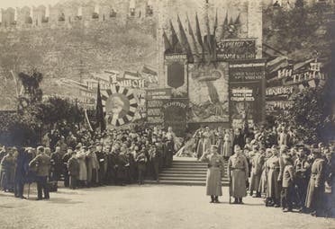 صورة من أحد اجتماعات الحزب الشيوعي بحضور لينين عام 1919