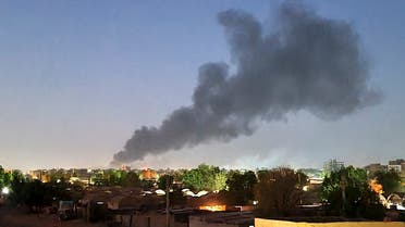 Smoke billows in Khartoum amid ongoing fighting between the forces of two rival generals in Sudan on May 6, 2023. (AFP)