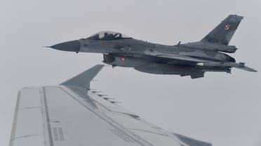 2020年1月14日、リトアニアのシャウレイ空港近くで民間機の迎撃をシミュレートしたNATOのバルト海空軍警備訓練中にポーランド空軍のF-16が見られる。(AFP)