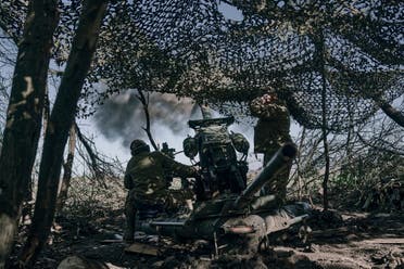 جنود أوكران قرب باخموت شرق البلاد (أسوشييتد برس)