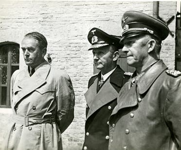 صورة للجنرال جودل والأميرال دونيتز والوزير شبير