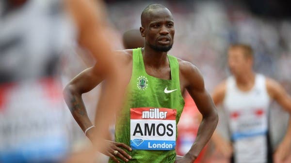 عداء إفريقي يعرض ميداليته الأولمبية “التاريخية” للبيع لدعم عائلته