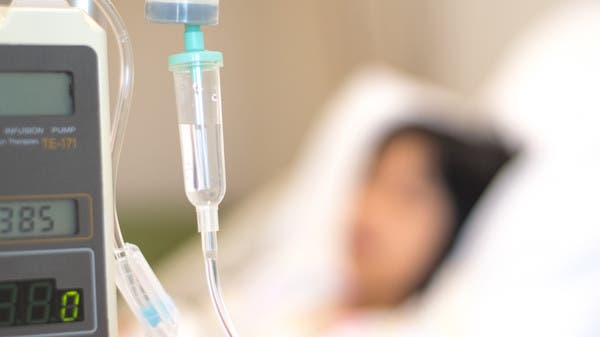 ممرض يبحث عن الراحة بغرفة الإنعاش.. وهذا ما يفعله بمرضاه