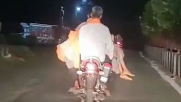 Father is taking his Dughter's deadbody to home on motercycle in India