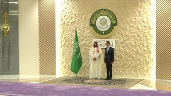 برسوں کی تنہائی کے بعد شامی صدر بشار الاسد کا عرب سربراہی اجلاس میں پرتپاک استقبال 