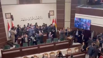 شاهد عراكاً تفجر داخل البرلمان.. صراخ ولكمات بين نواب عراقيين