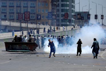 مواجهة بين الشرطة وأنصار خان في بيشاور في 10 مايو