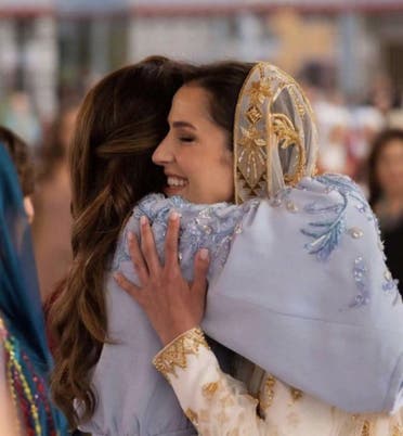 رجوة آل سيف وملكة الأردن رانيا العبدالله (أرشيفية من رويترز)