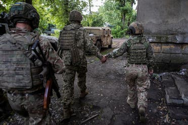 القوات الأوكرانية قرب باخموت (رويترز)