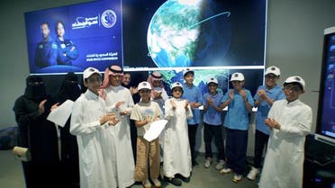 الطلاب في اتصال مع رائدي الفضاء