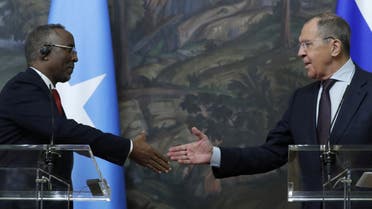 لافروف ونظيره الصومالي (رويترز)