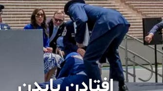 افتادن بایدن در جشن فارغ‌التحصیلان نیروی هوایی