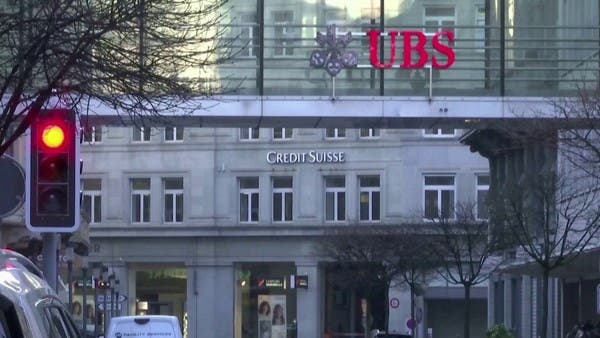 صحيفة: مستثمرون أفراد في "كريدي سويس" يعتزمون الطعن على صفقة "UBS"