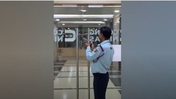 ملازمین کو دفتر میں بند کرنے کی ویڈیو پر انڈین ٹیک فرم تنقید کی زد میں