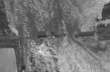 صورة من الأقمار الصناعية تظهر تدفق المياه فوق سد كاخوفكا المنهار