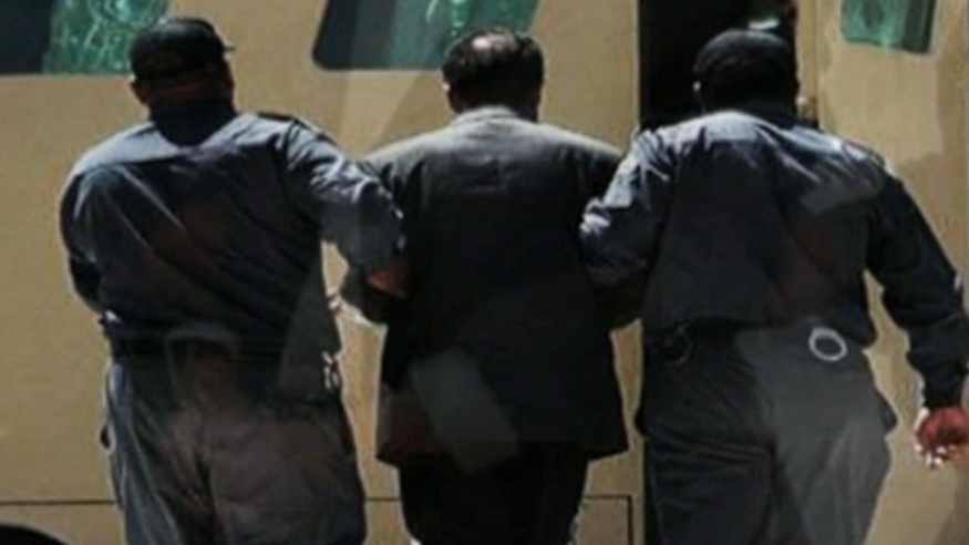 لحظة إدخال صدام حسين غرفة الإعدام.. وبكاء رئيس عربي 3 مرات