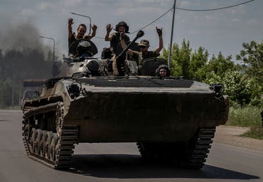 جنود أوكرانيون قرب باخموت (رويترز)