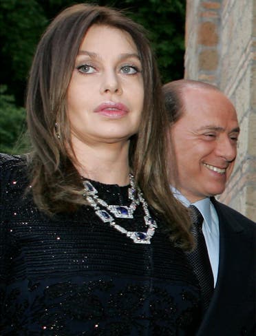 صورة من 2004 تجمع برلسكوني بزوجته السابقة فيرونيكا لاريو