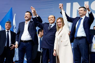 برلسكوني مع ميلوني وماتيو سالفيني خلال تجمع قبيل انتخابات 2022