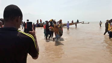 من غرق مركب سابق في نيجيريا - رويترز
