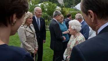امریکی صدر بائیڈن کی آنجہانی ملکہ الزبتھ دوم سے ملاقات کا ایک منظر