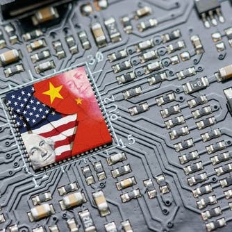 واشنطن تتخوف من الذكاء الاصطناعي بأيدي بكين.. وتحظر الرقاقات