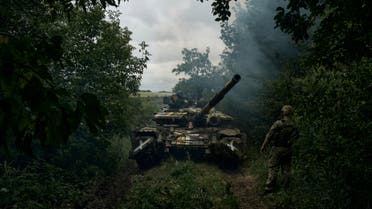 دبابة أوكرانية قرب باخموت (أ ب)
