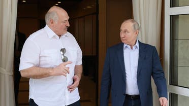 بوتين (يمين) ولوكاشينكو (يسار) أ ب