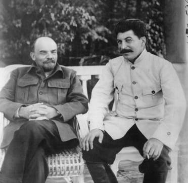 ستالين رفقة لينين