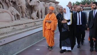 رابطہ عالم اسلامی کے سربراہ کا بھارت میں اکشردھام مندر کا دورہ