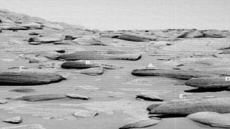 صور مختلفة التقطتها مركبة في المريخ لأشياء ليست من صنع بشري