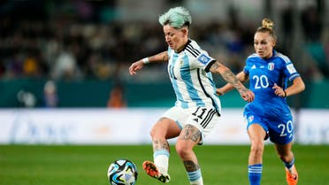 الأرجنتينيون يهاجمون لاعبتهم: تكرهين ميسي.. والدليل "فيسبوك"