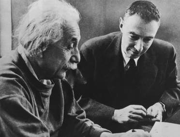 أوبنهايمر رفقة أينشتاين عام 1950