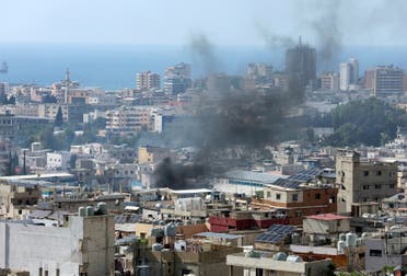 دخان يتصاعد من مخيم عين الحلوة  في مدينة صيدا بلبنان (أرشيفية من رويترز)