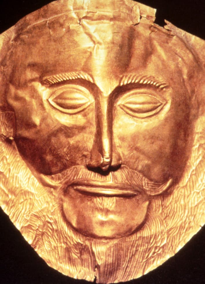 Сын агамемнона 5 букв. Маска царя Агамемнона. Золотая маска Агамемнона Микены. Погребальная маска Агамемнона. Агамемнон Шлиман.