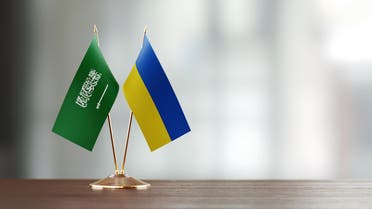 العلم السعودي والأوكراني - آيستوك