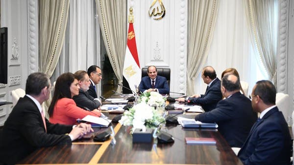 الرئيس المصري يوجه الحكومة باستيعاب الضغوط التضخمية