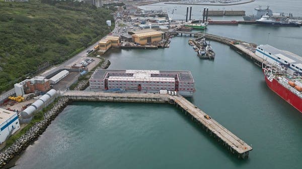 Britain Removes Migrants from Barge Due to Legionella Bacteria Contamination