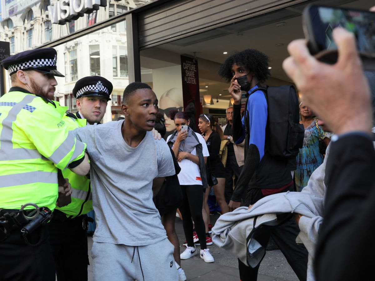 PM blasts 'unacceptable' social media craze that led to Oxford Street  looting