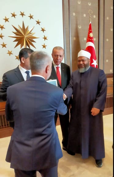 اعضاء اتحاد علماء المسلمين خلال لقائهم بأردوغان