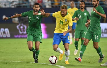 نيمار وسلمان الفرج خلال مباراة السعودية ضد البرازيل
