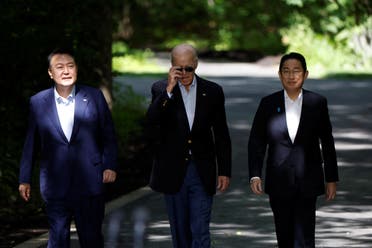 الرئيس الأميركي ورئيس اليابان ورئيس كوريا الجنوبية في كامب ديفيد - رويترز